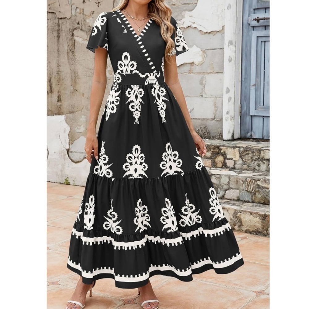 Casual V Neck Boho Maxi Dress with Pockets (Medium) - Picture 4 of 6